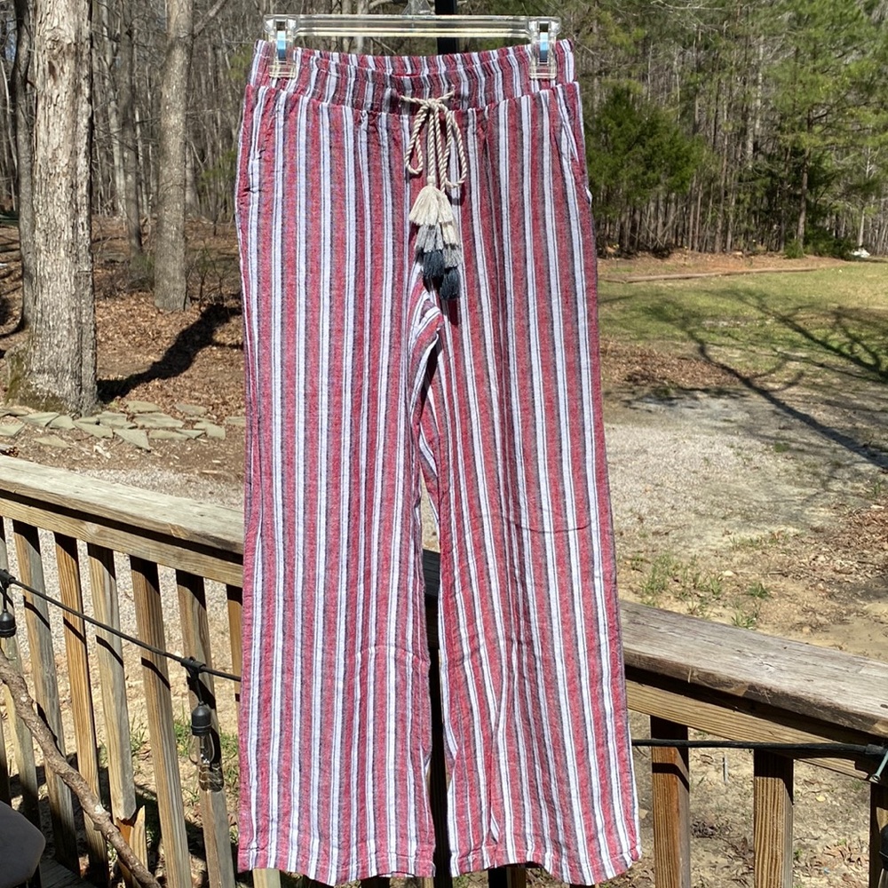 Hot Kiss sz M linen/rayon blend. flowy pants w/ elastic waist red/white/gray